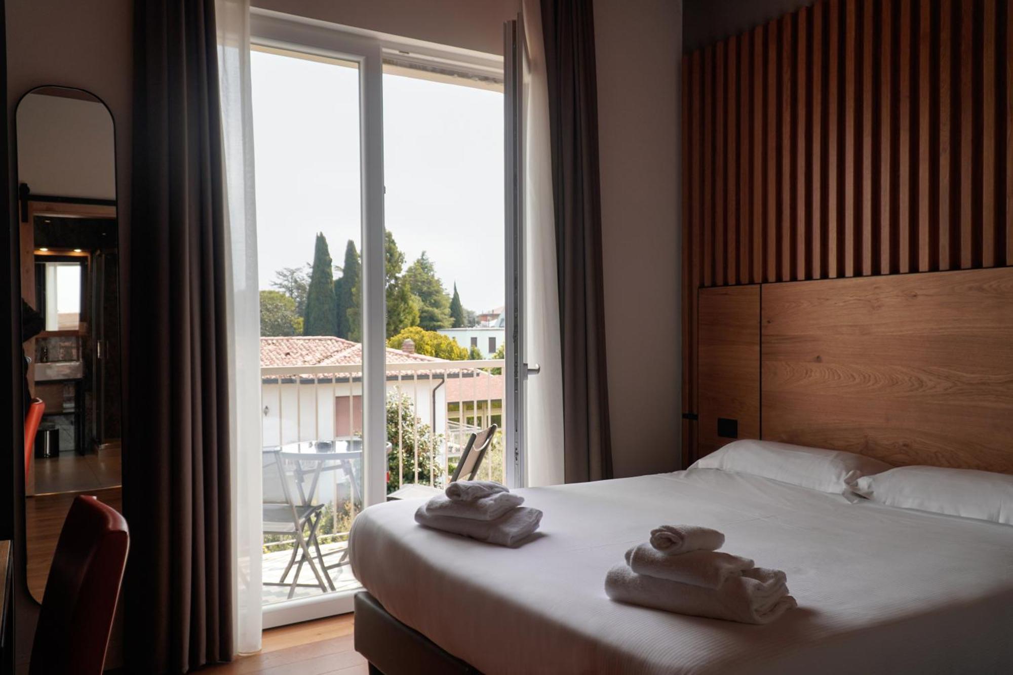 Hotel Mauro Sirmione Buitenkant foto